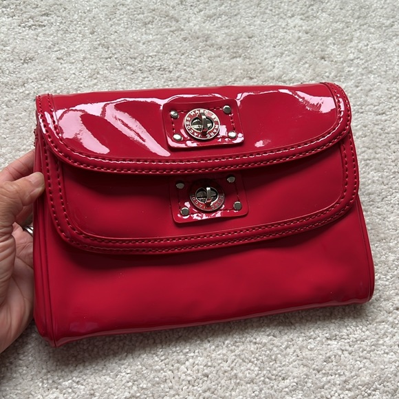 MARC BY MARC JACOBS Patent Red Clutch Excellent condition, never used - Picture 3 of 11